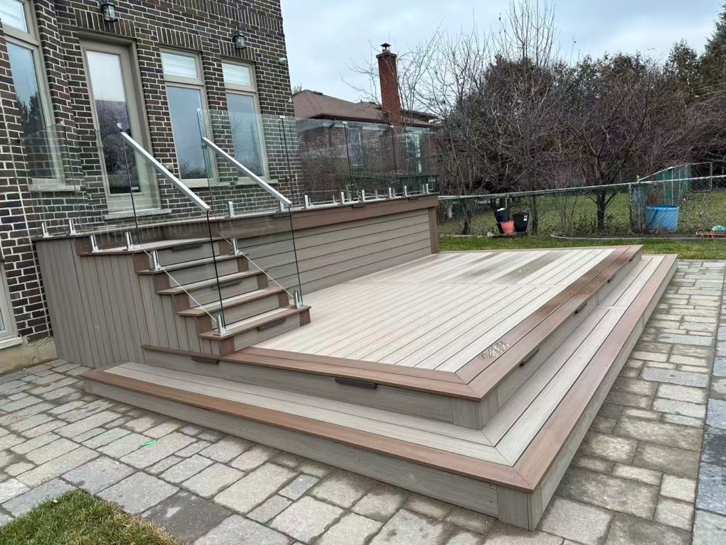 安大略省奥罗拉市定制复合材料露台建造 | L&T Reno 2 多层设计 Custom multi-level composite deck with LED lighting in Aurora Ontario by L&T Reno